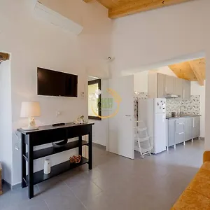 Appartamento Nini Dachi Farm, Marina dʼAndora